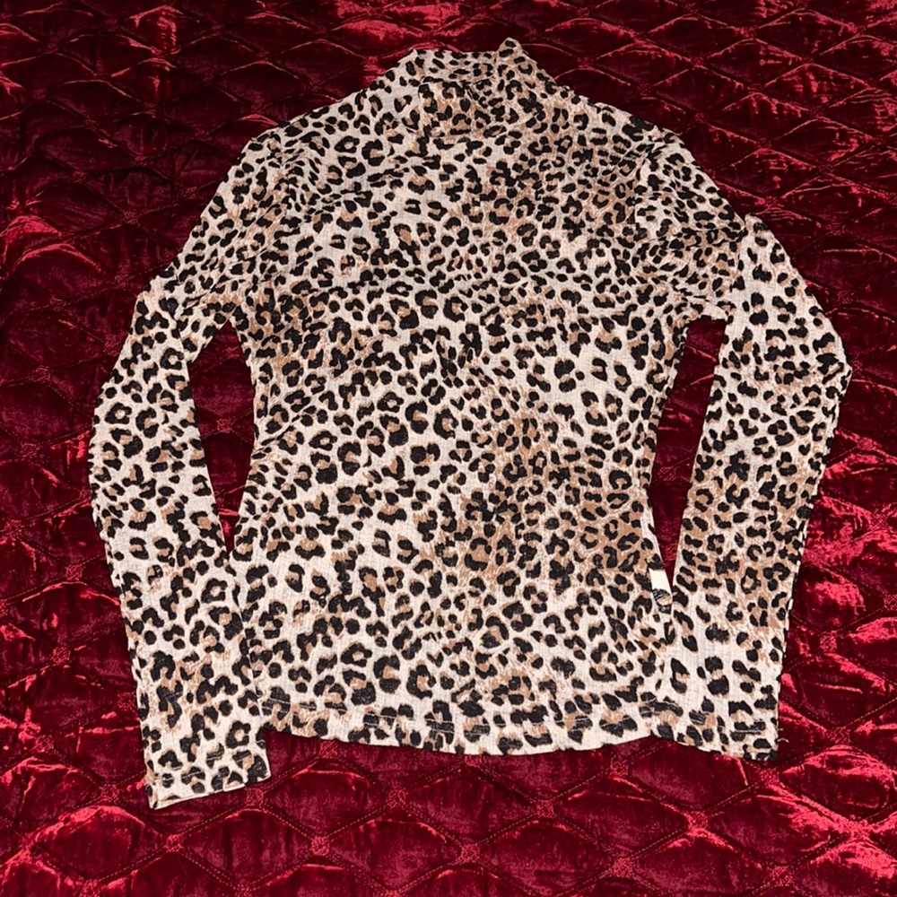 Cheetah turtleneck